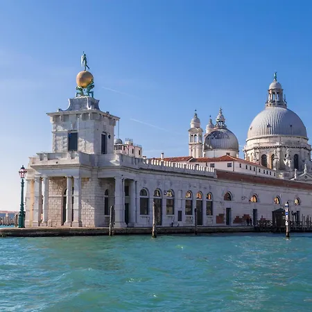 호텔 메스네르 팰리스