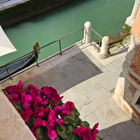 호텔 메스네르 팰리스