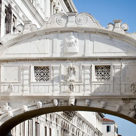 호텔 메스네르 팰리스 4*