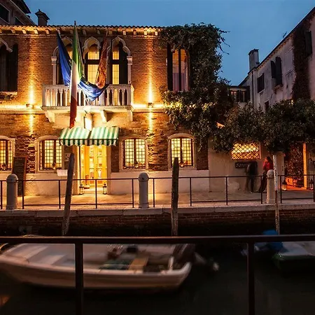 호텔 메스네르 팰리스 4*